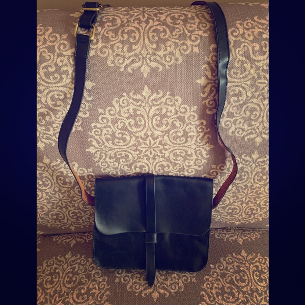 Genuine leather purse with shoulder strap; new